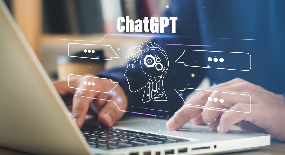 Искусственный интеллект ChatGPT – это чат-бот, который умеет генерировать информативные и связные ответы на задаваемые вопросы на естественном языке.
